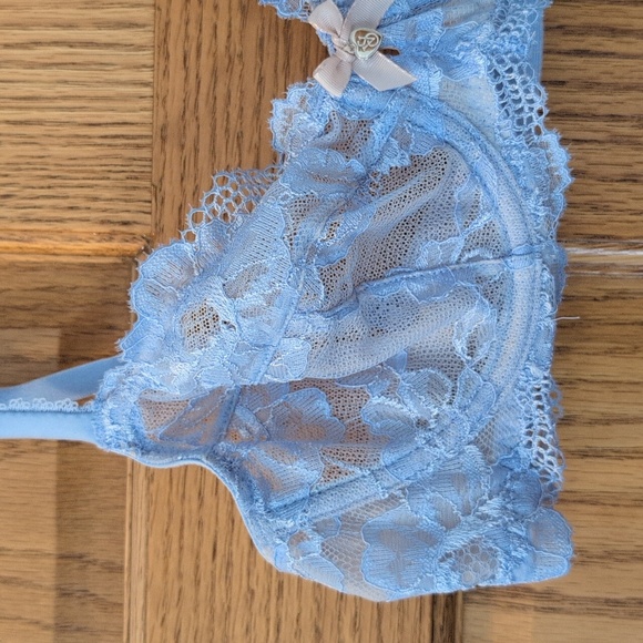 Victoria's Secret Body by Victoria bra, 34B, new - Picture 3 of 10